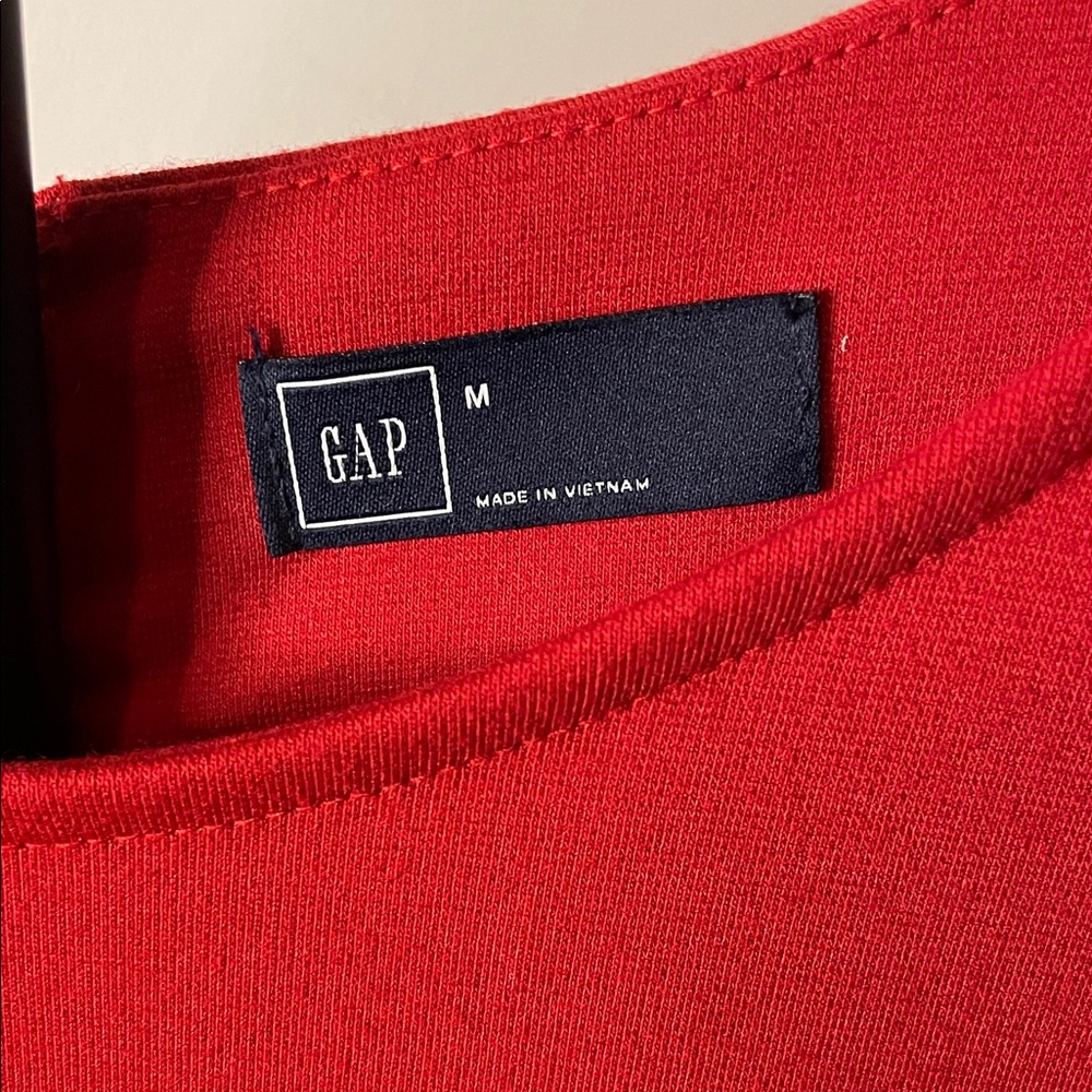 GAP Vibrant Red Top - Picture 2 of 9
